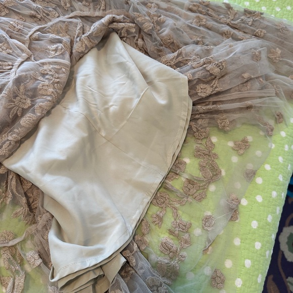 Tolani Relle Dress Beige Medium New - Picture 8 of 12